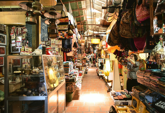 Cambodian Silk Products: The Crown Jewel of Phnom Penh Shopping