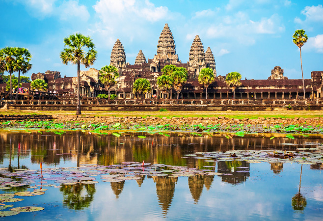 Explore the Main Angkor Wat Temple Complex