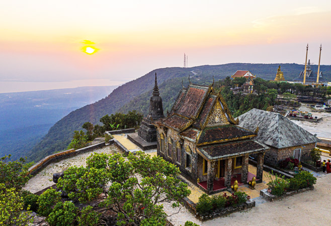 Riverside Relaxation and Cultural Experiences