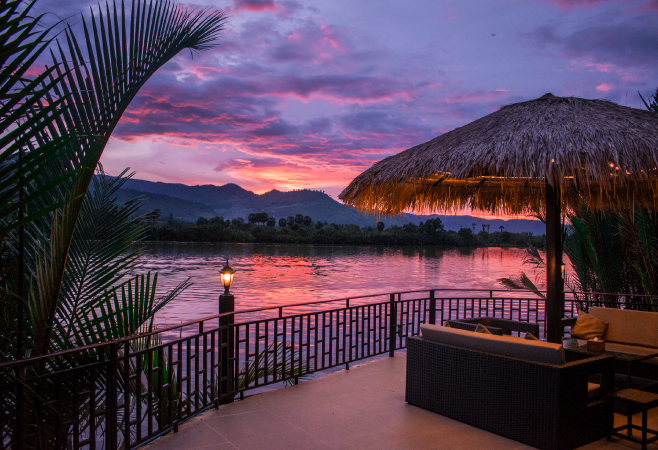 Discover Cozy Pubs and Late-Night Hangouts