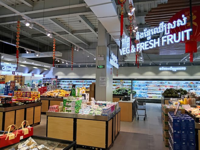 Specialty Shopping Districts and Boutique Experiences